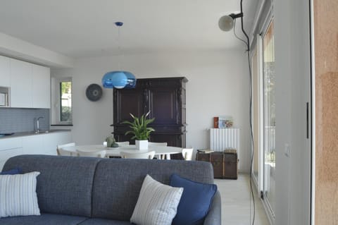 Balcony/Terrace, Living room, Decorative detail, Seating area, Dining area, kitchen