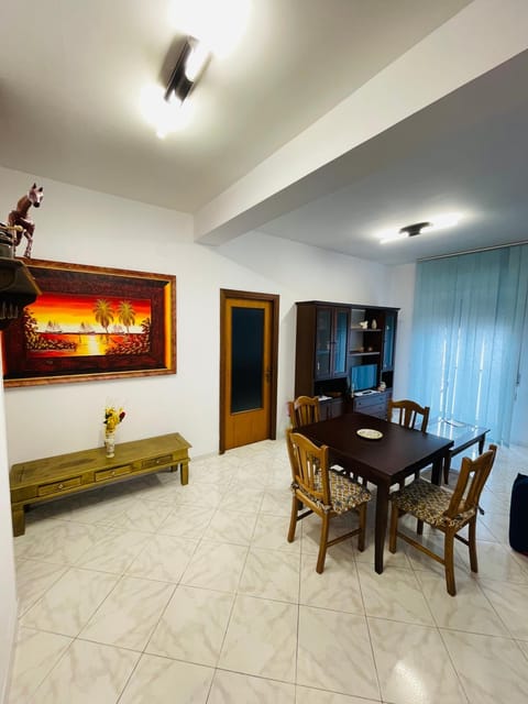 Communal lounge/ TV room, Living room, Dining area