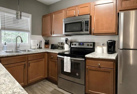 The Cottage House on the Blue Mile - Family Friendly, Close to GSU! House in Statesboro