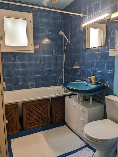 chez ECOLOCOUETTE Bed and Breakfast in Poissy