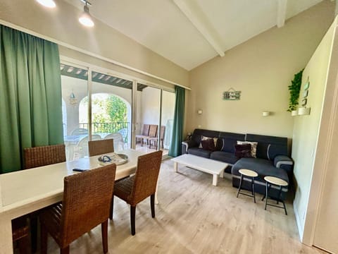 Les Restanques Bruyeres 2103 proche piscine Apartment in Grimaud