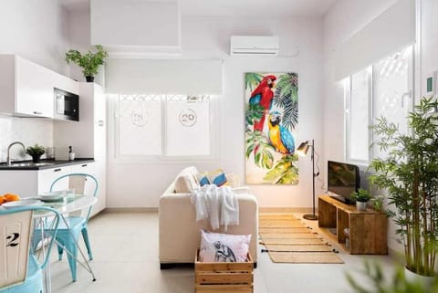 TV and multimedia, Kitchen or kitchenette, Living room, air conditioner