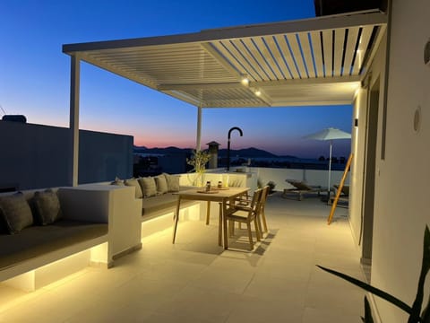 Natural landscape, View (from property/room), Balcony/Terrace, Seating area, Dining area