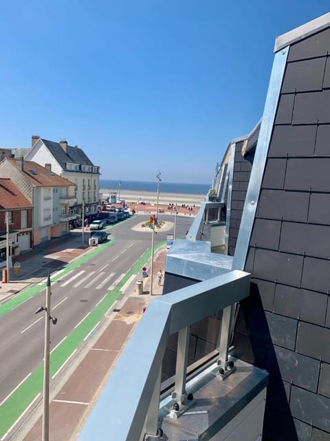 City view, Sea view