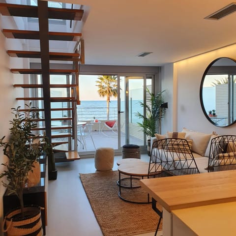 Living room, Lounge or bar, Sea view