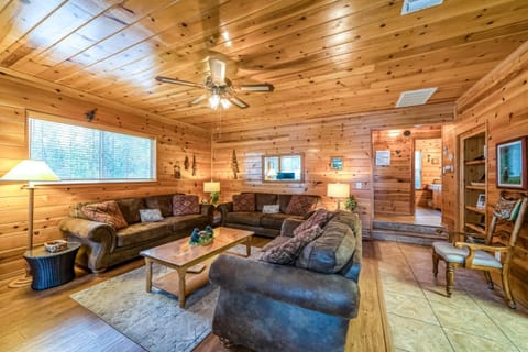 Black Bear Cabin Cabin in Bass Lake