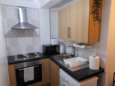 Coffee/tea facilities, Kitchen or kitchenette, dishwasher, stove