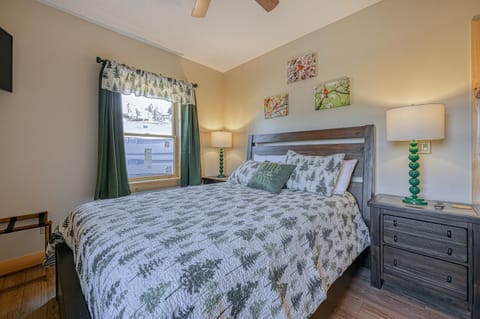 Curb-Free Chalet House in Deep Creek Lake