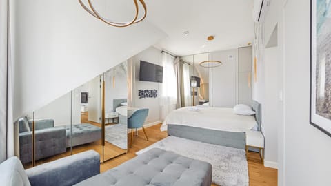 Bed, TV and multimedia, Bedroom, wardrobe