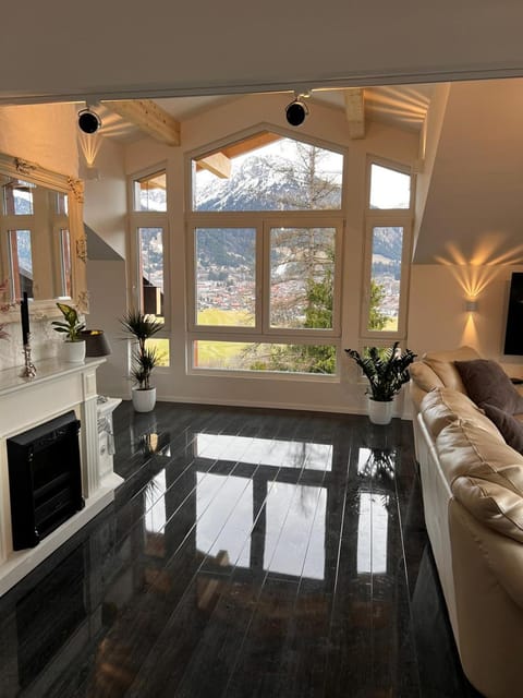 Living room, Seating area, Mountain view