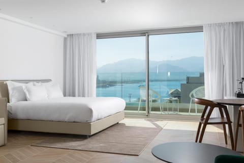 Bed, View (from property/room), Balcony/Terrace, Photo of the whole room, Bedroom