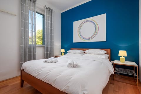 Bedroom, towels
