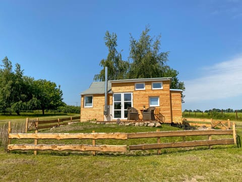 Property building, Facade/entrance, Garden, Balcony/Terrace