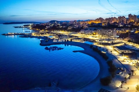 Neighbourhood, Beach, Sports, Entertainment