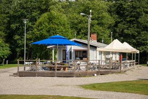 Property building, Restaurant/places to eat