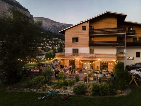 Property building, Facade/entrance, Garden, Balcony/Terrace, Garden view