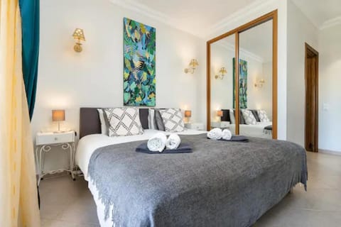 Bed, Decorative detail, Bedroom