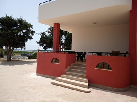 Facade/entrance