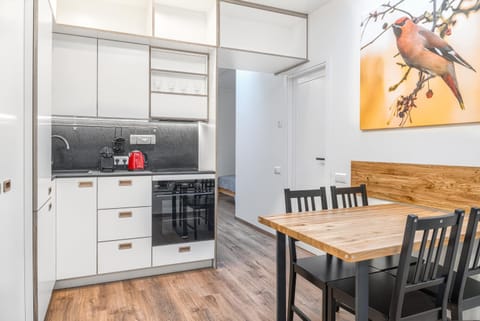 Kitchen or kitchenette, Dining area, pet friendly, stove