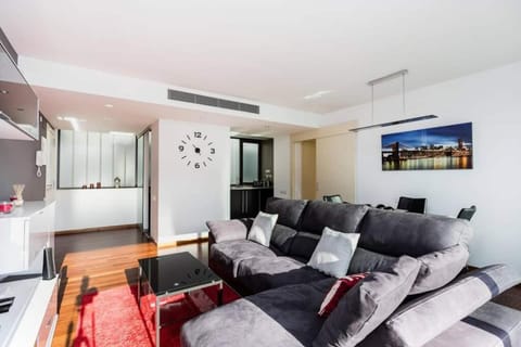 Modern Luxury Apartment Fira Bcn Apartment in L'Hospitalet de Llobregat