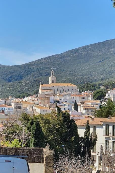 Nearby landmark, City view, Street view