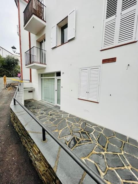 Espectacular Planta Baja con terraza y parking a 5 min de la playa Apartment in Cadaqués