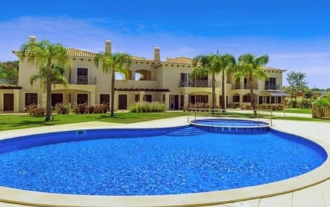 Property building, Day, Garden, Garden view, Swimming pool