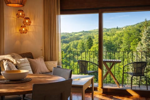 View (from property/room), Balcony/Terrace, Living room, Mountain view