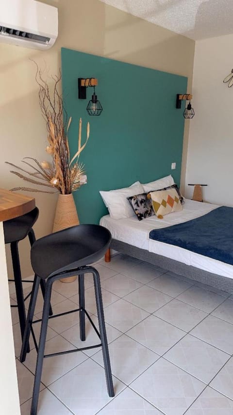 Living room, Lounge or bar, Bedroom, air conditioner