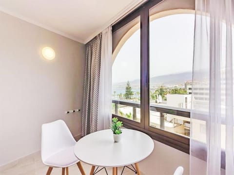 Mountain view, Sea view