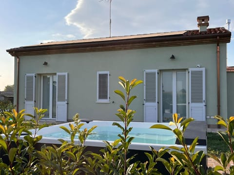 Property building, Hot Tub