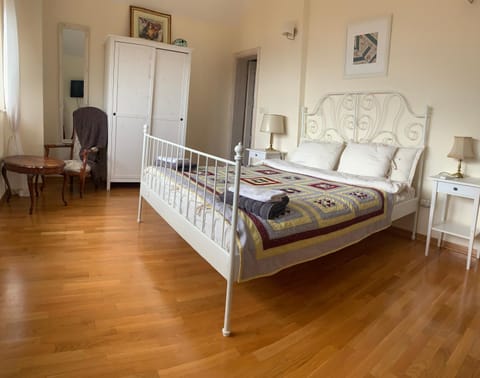 Decorative detail, hair dresser, storage