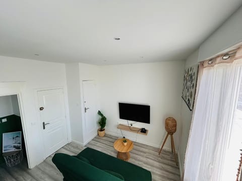 Communal lounge/ TV room, TV and multimedia, Living room, Seating area