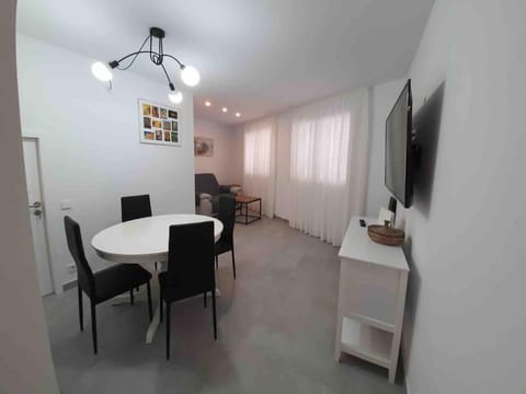 PISO NUEVO, PK PEQUEÑO Y A 5 MIN DE LA PLAYA caminando Apartment in Cadaqués