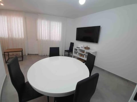 PISO NUEVO, PK PEQUEÑO Y A 5 MIN DE LA PLAYA caminando Apartment in Cadaqués