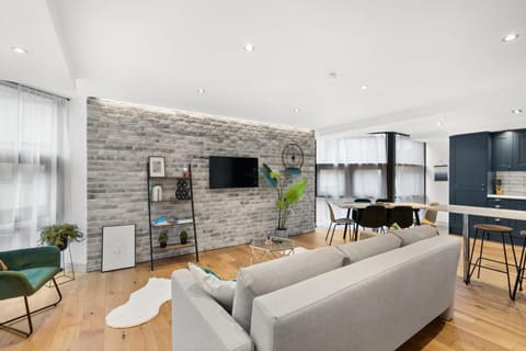 TV and multimedia, Kitchen or kitchenette, Living room, Dining area