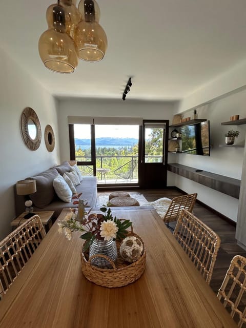 Natural landscape, TV and multimedia, Living room, Dining area