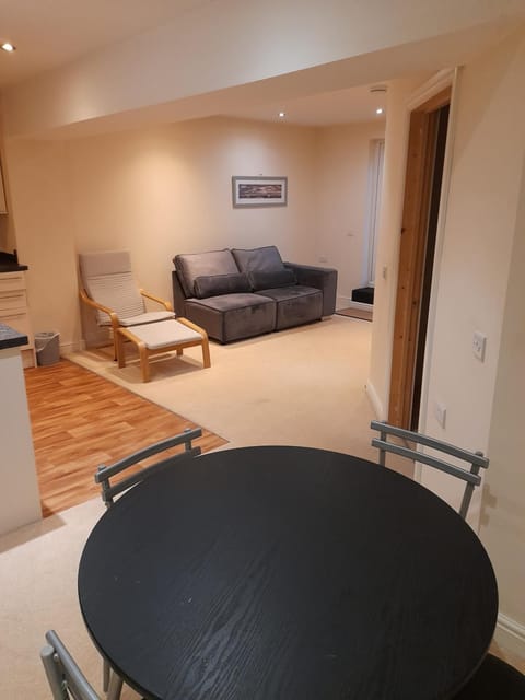 Queens One Apartment in Stretford