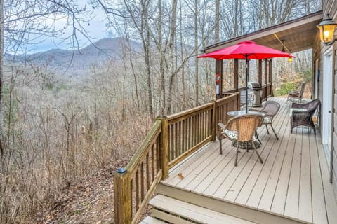 Tree Top Cabin Cabin in Sylva