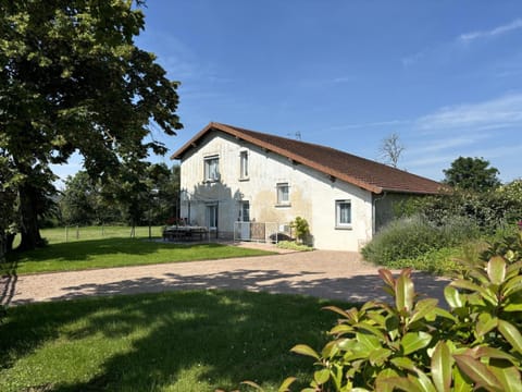 Gîte rural à Montaiguët-en-Forez avec étangs et vélos - FR-1-489-371 House in Bourgogne-Franche-Comté