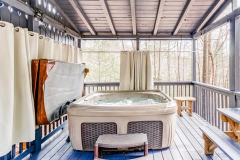 The Happy Camper House in Helen