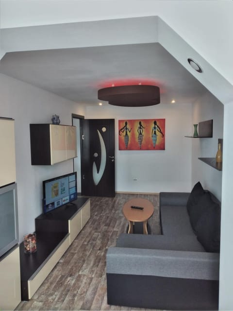 Communal lounge/ TV room, TV and multimedia, Living room, Seating area