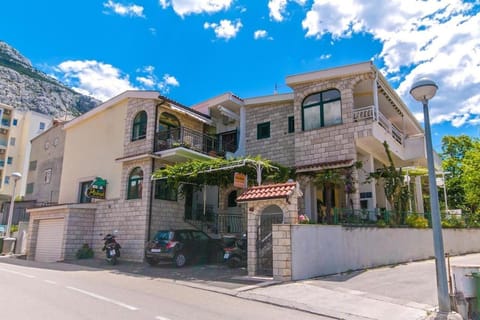 Property building, Facade/entrance