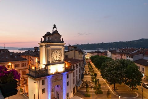 City view, Lake view, Lake view, Landmark view