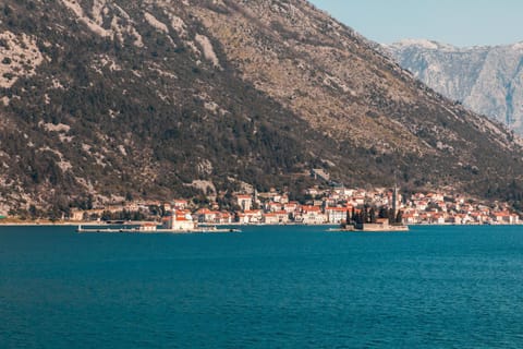 Neighbourhood, Natural landscape