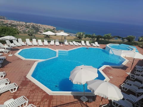 Natural landscape, Sea view, Swimming pool, sunbed