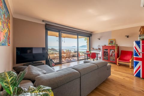 Communal lounge/ TV room, TV and multimedia, Living room, Lounge or bar, Seating area