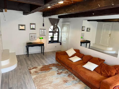 Communal lounge/ TV room, Living room, Seating area