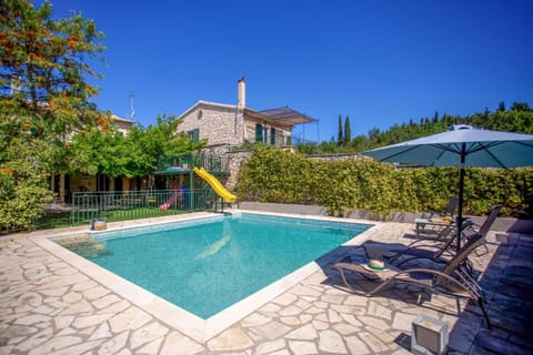 Property building, Garden view, Swimming pool, sunbed