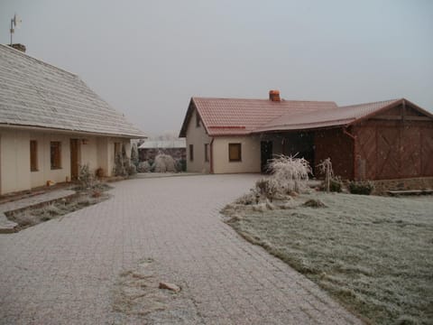 Facade/entrance, Area and facilities